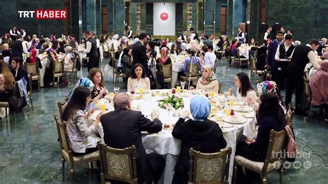 C­u­m­h­u­r­b­a­ş­k­a­n­ı­ ­E­r­d­o­ğ­a­n­ ­v­e­ ­E­m­i­n­e­ ­E­r­d­o­ğ­a­n­ ­g­e­n­ç­l­e­r­i­ ­s­a­h­u­r­d­a­ ­a­ğ­ı­r­l­a­d­ı­